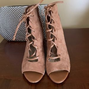 Light brown suede Sam Edelman peeptoe booties sz11